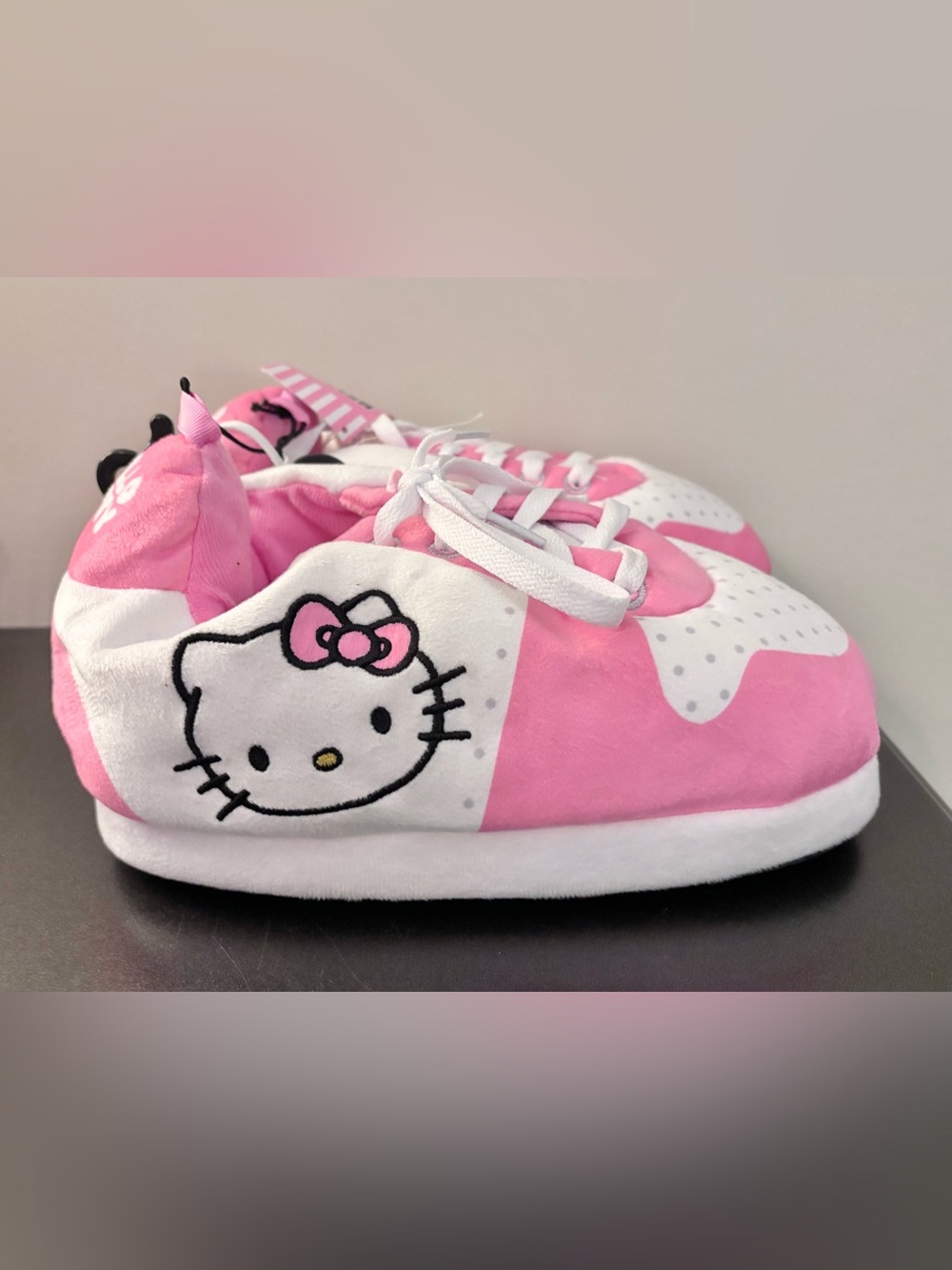 NWT Hello Kitty slippers girl size 2/3